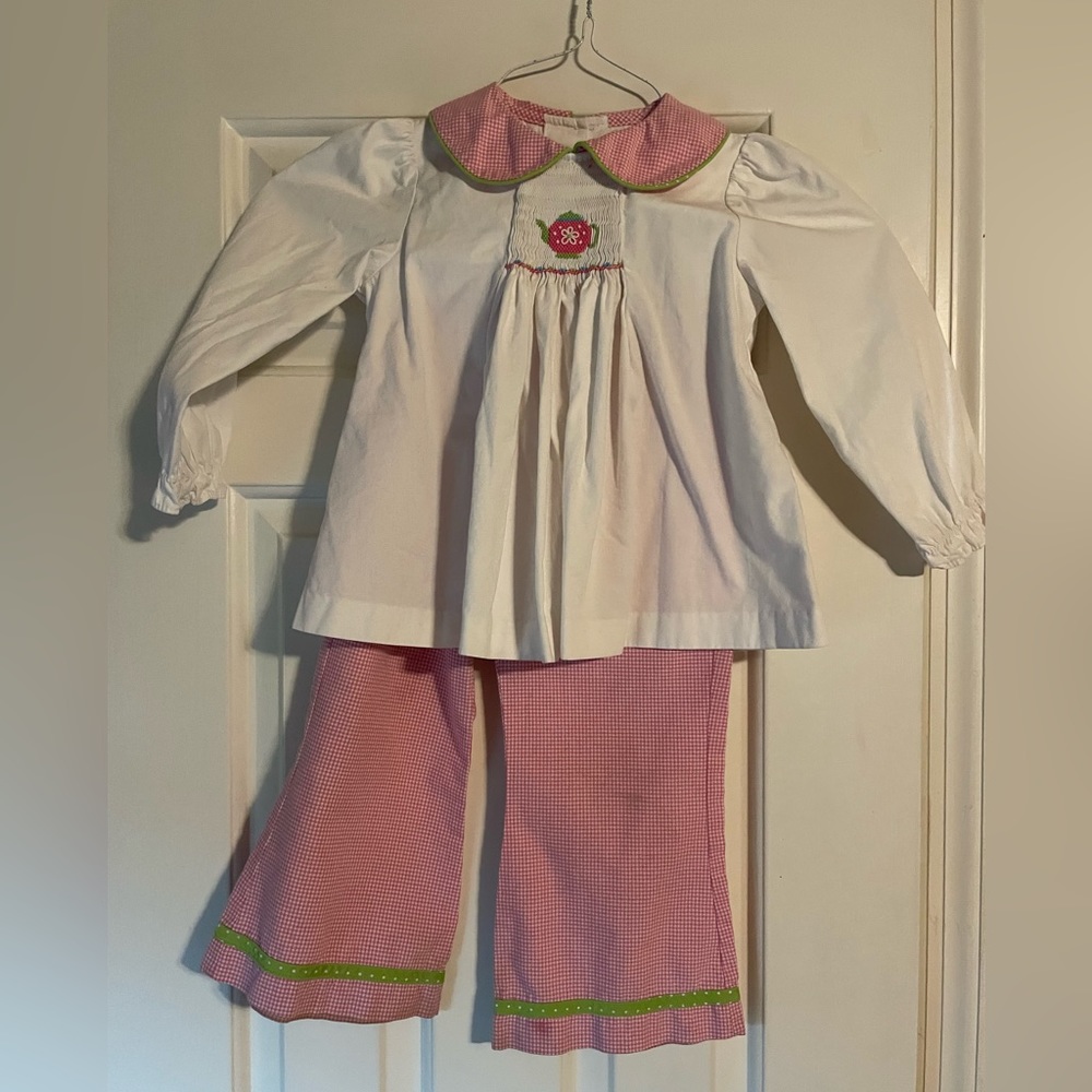Smocked teacup set.